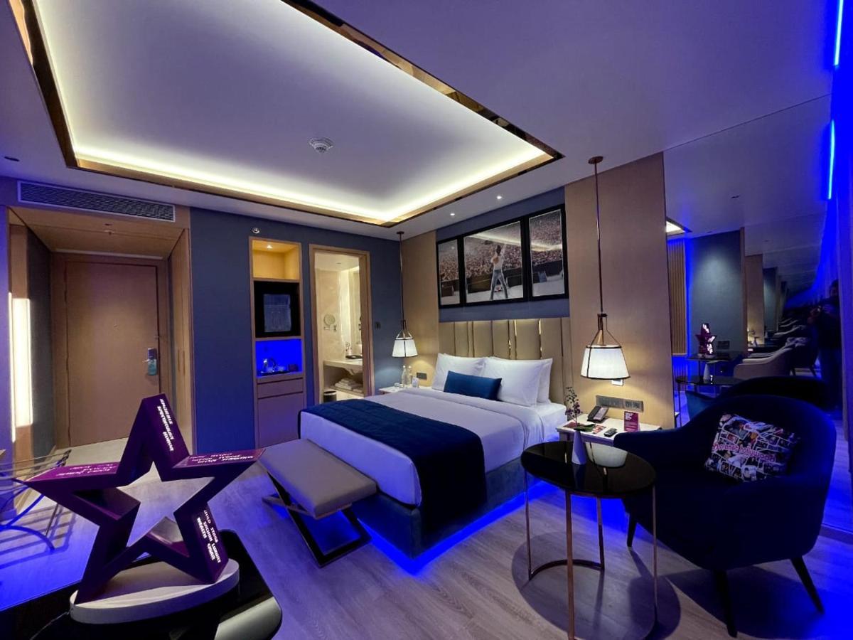 Planet Hollywood Thane Exterior foto