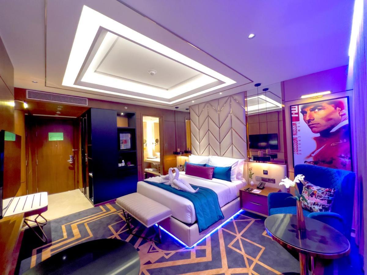 Planet Hollywood Thane Exterior foto