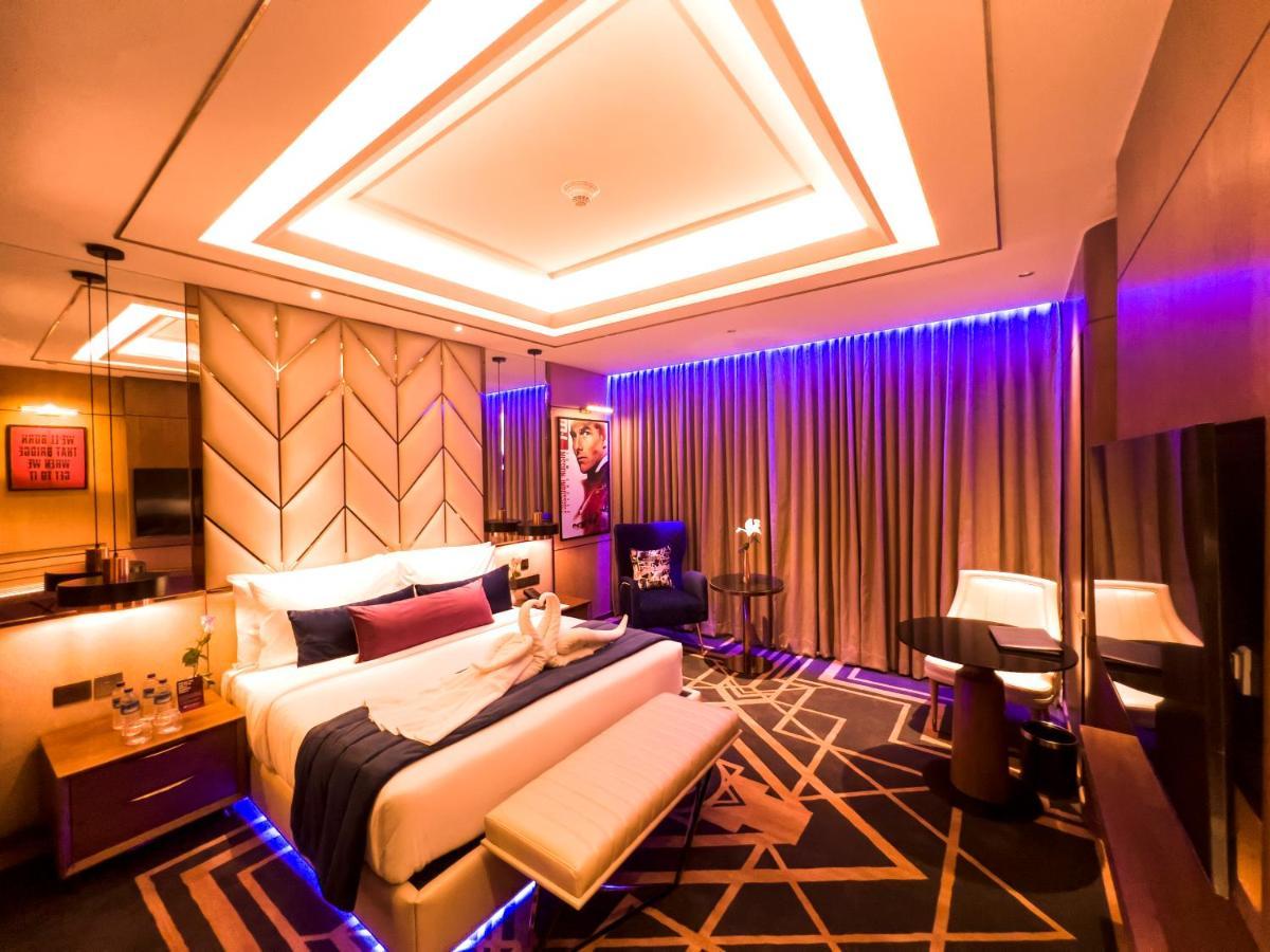 Planet Hollywood Thane Exterior foto